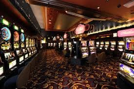 Pemain menikmati kemenangan di meja live casino