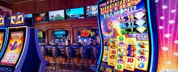 Pengguna menggunakan smartphone melihat informasi permainan bingo Bumi4d
